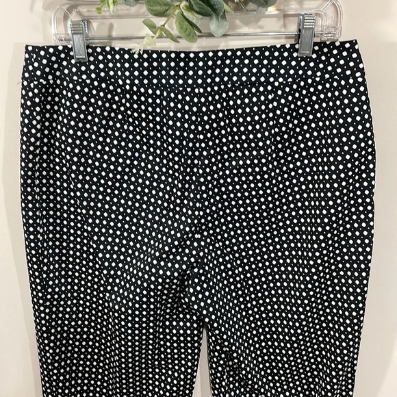 NWOT Unlisted Kenneth Cole Black and White Stretch Capri 10 - Picture 6 of 14